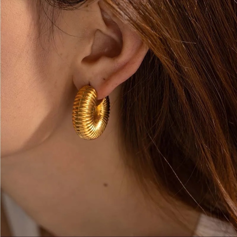 ✨New Bold Gold Chunky Ribbed Hoops Statement Earrings✨